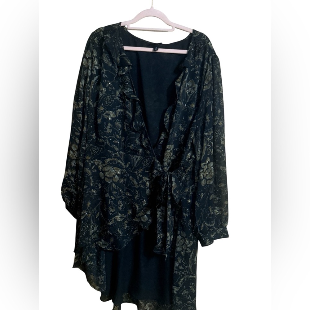 ✨ Torrid Black & Gold Spliced Tunic with Bowtie Front – Size 3X ✨